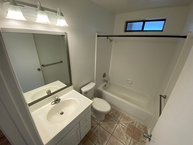 Photo - 705-709 E St Unit 709