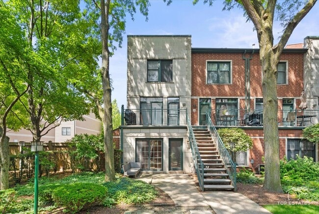 Building Photo - 1812 S Dearborn St Unit 10