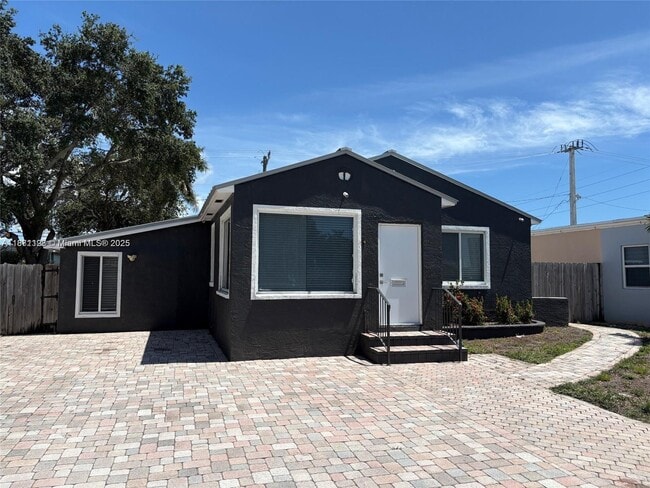 Building Photo - 215 SW 17th St Rental