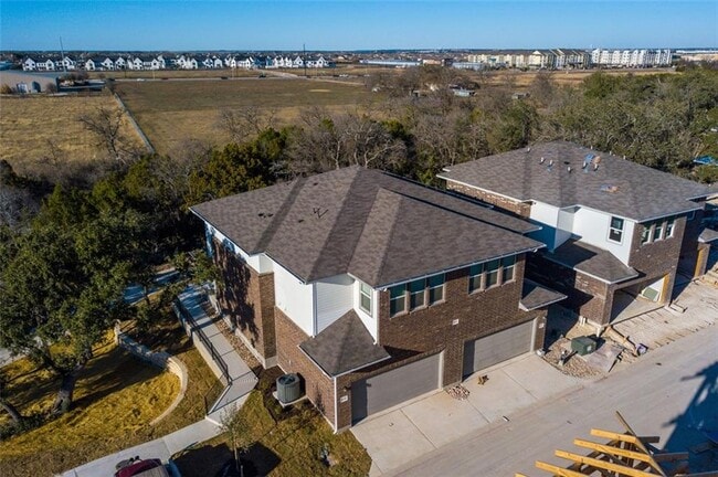 Photo - 605 W South St