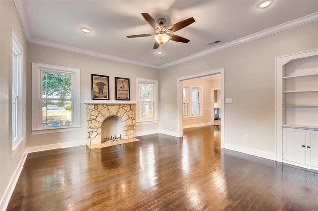 Photo - 811 1/2 E 38th St