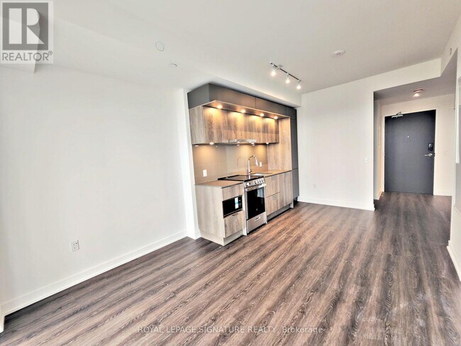 Photo - 448 Burnhamthorpe Rd W Unit 317