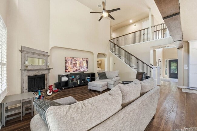 Photo - 711 Midway Crest