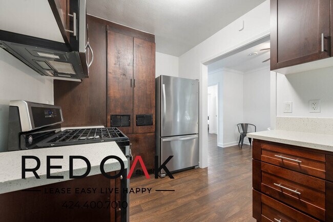 Photo - ~8 Weeks FREE~ Incredible Vintage Studio w... Unit A