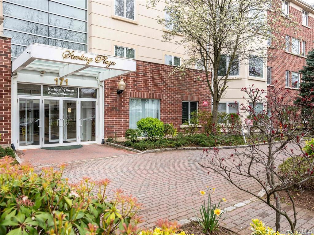 Photo - 171 Great Neck Rd