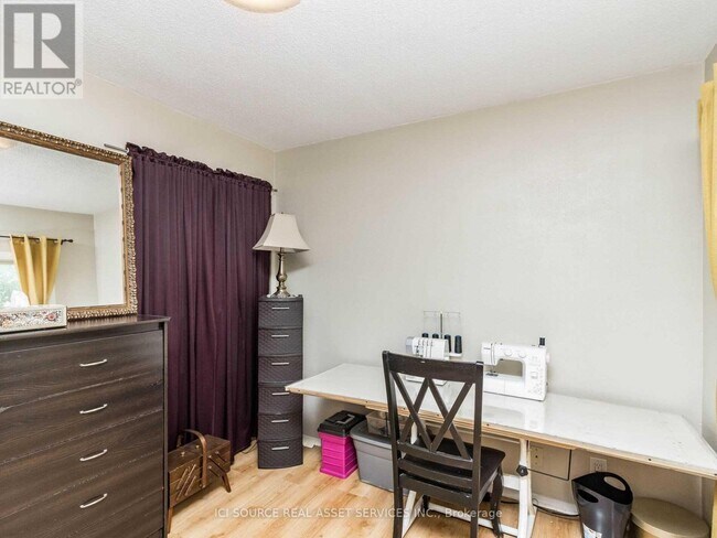 Photo - 26 McMurchy Ave S