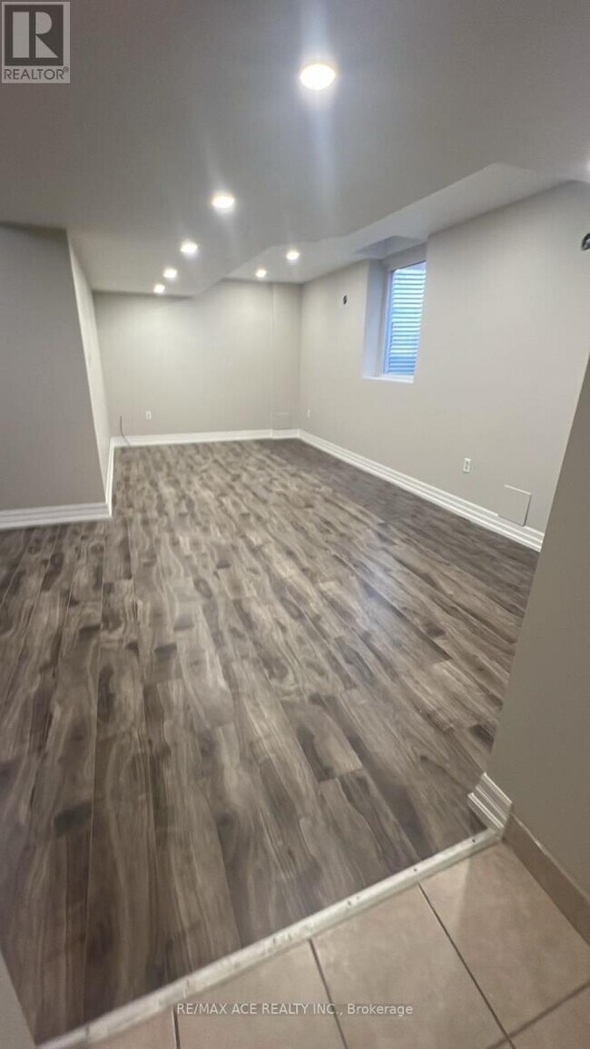 Photo - 21 Lanebrook Dr