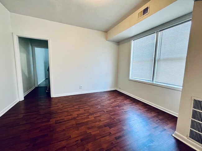 Photo - 307 Woodbine St