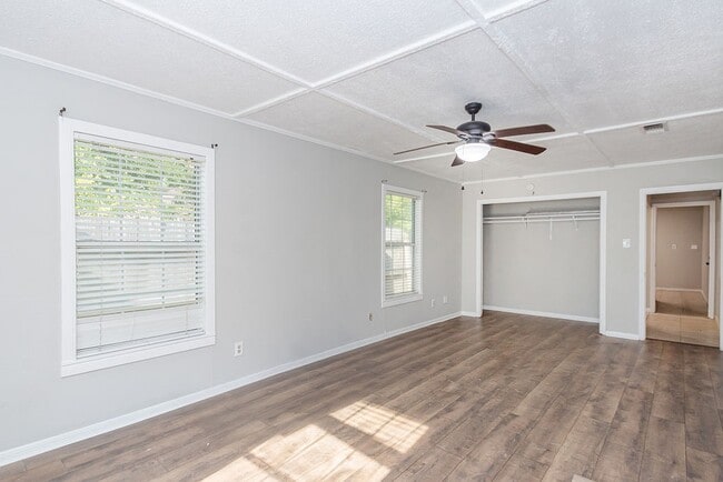 Photo - 2523 S Broadway St