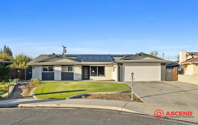 Building Photo - Beautiful 3 Bed, 2 Bath Home with Pool, Solar & Cozy Fireplace