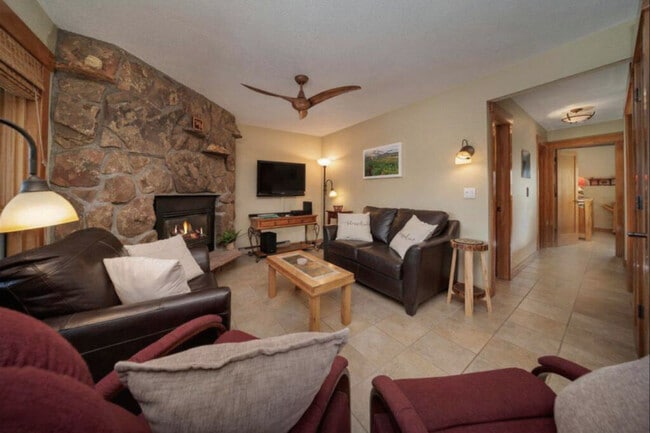 Building Photo - 300 Sterling Way Unit SI ID1543060P