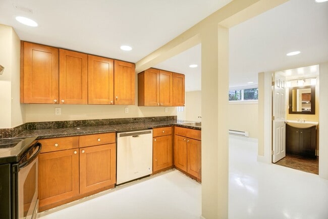 Photo - 4709 Stone Way N Townhome