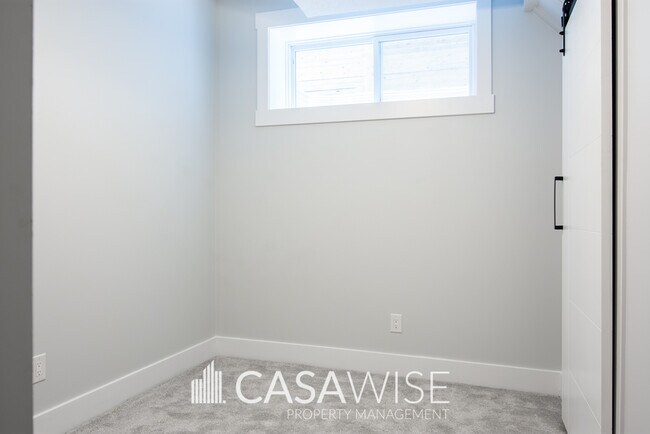 Photo - 10934-10972 72 Ave NW