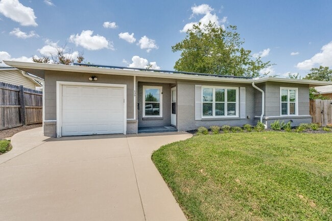 Building Photo - Charming 2-Bedroom Home with Updated Kitch...