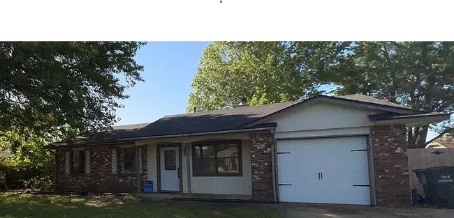 Building Photo - 619 E Brook St