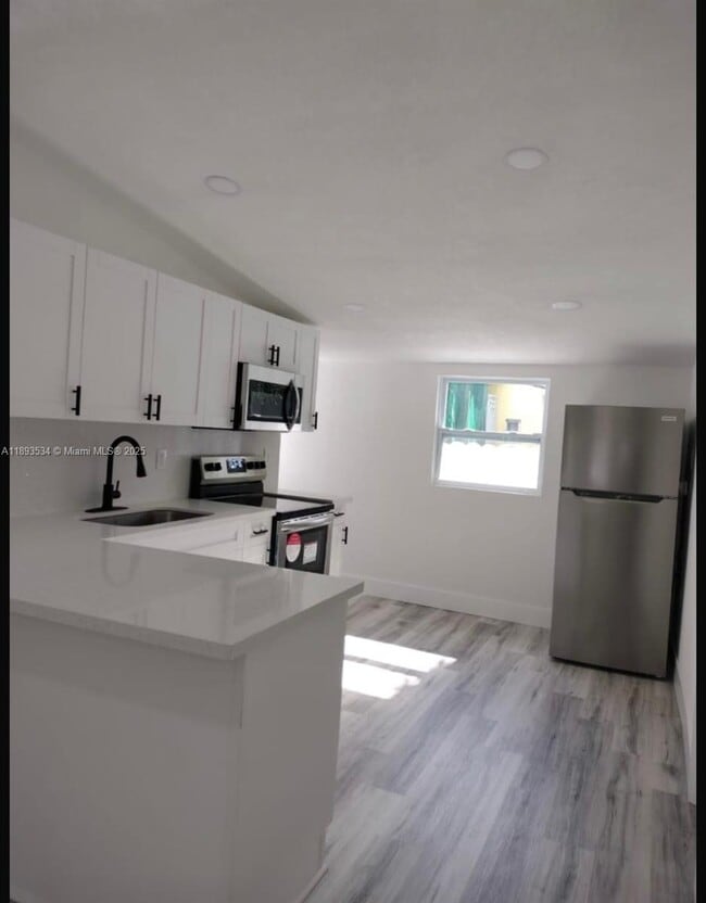 Photo - 1062 NW 25th St