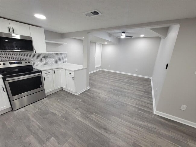 Photo - 783 Rebecca St NW