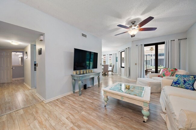 Photo - 401 Sea Oats Dr Unit D