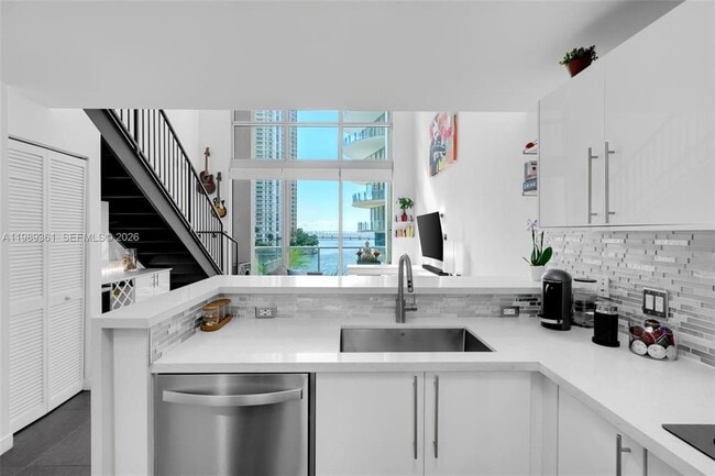 Photo - 300 S Biscayne Blvd Unit L410