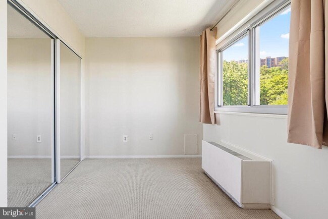 Building Photo - 2059 Huntington Ave Unit 908