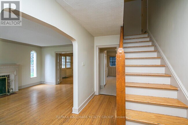 Photo - 50 Tyndall St