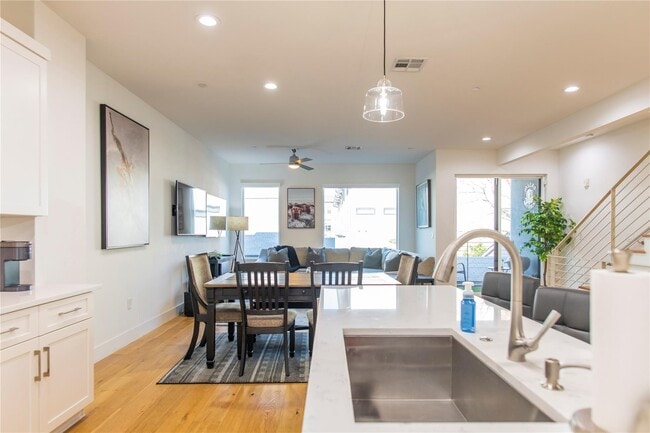 Photo - 2222 Moser Ave Unidad 111