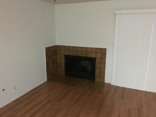 Photo - 2004 Ahern St Unit 24