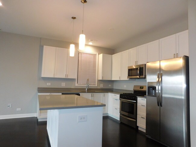 Photo - 1646 N Bosworth Ave