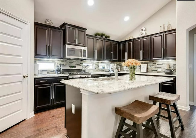 Photo - 2405 Muzzie Ln