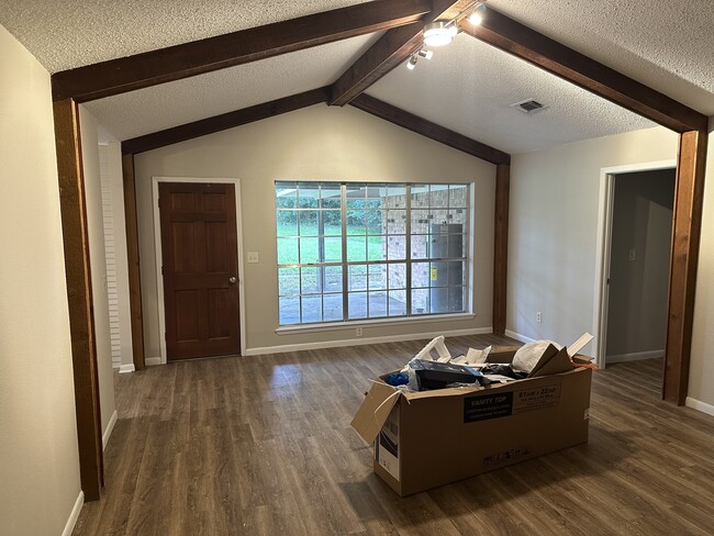 Building Photo - 6 Trailwood Ct Rental
