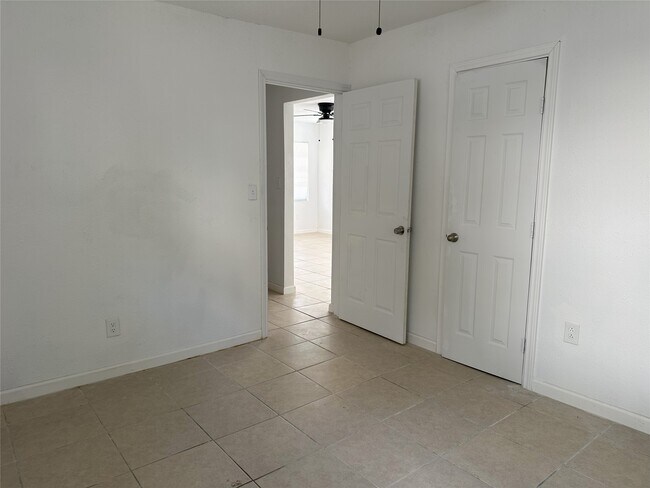 Photo - 3831 Mt Pleasant St