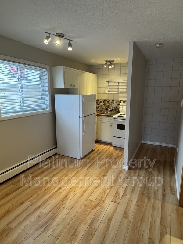 Photo - 1001-1002 2 Ave NW