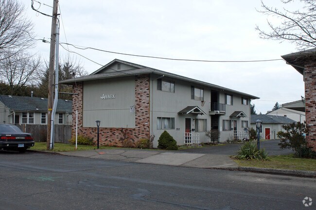 Photo - Markwell/Annex Apartments