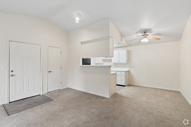 1BR, 1BA - 680SF - Dining Room