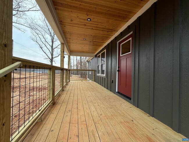 Photo - 487 Montreal Ln