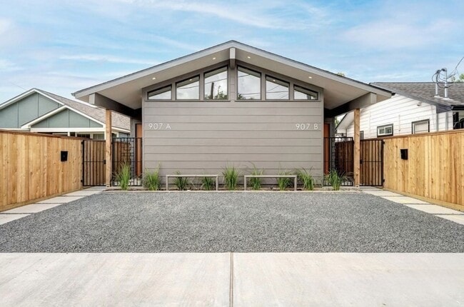 Building Photo - 907 Kern St Unit B