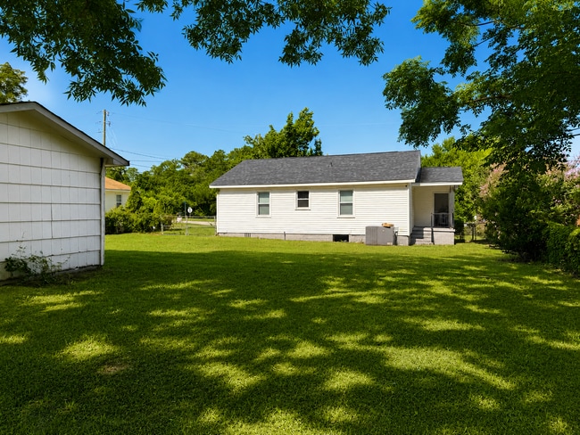 Photo - 215 Fairview St