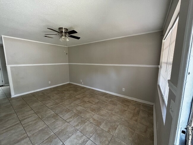 Photo - 709 Fleming Rd