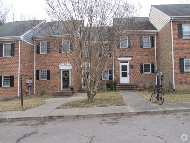 Building Photo - Chapel Hill / Hillsborough Street Town Home