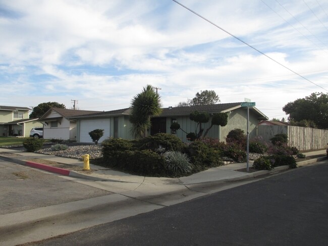 Building Photo - North East Corner Lot Home