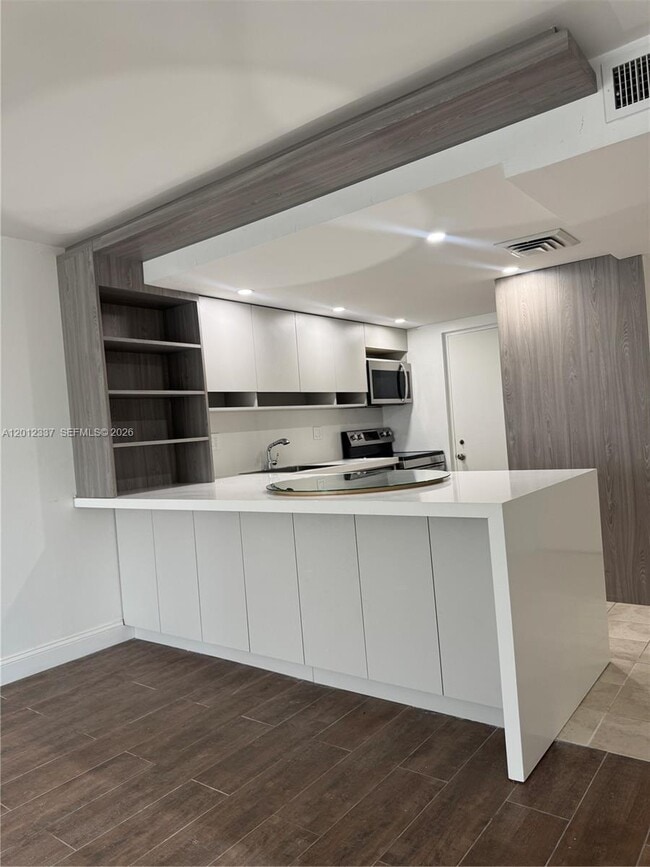 Photo - 2312 S Cypress Bend Dr Unidad 107