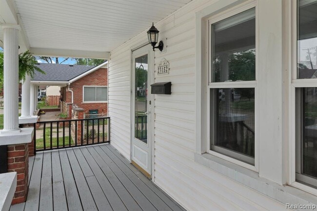 Photo - 23152 Tawas Ave