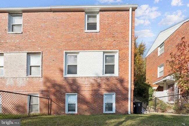 Building Photo - 3621 S Kemper Rd