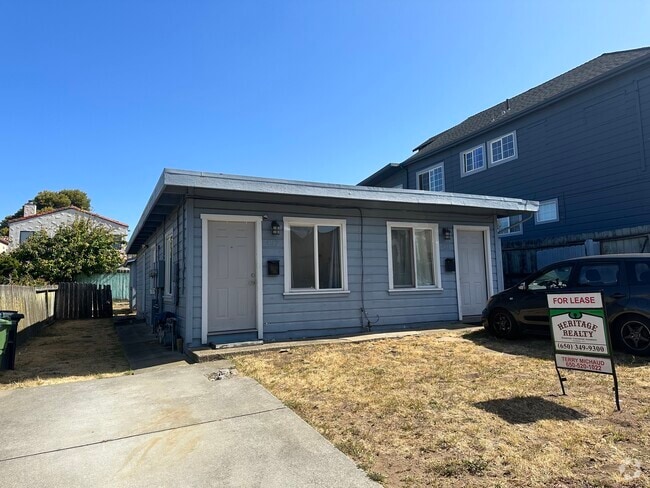 Building Photo - 427 C St Rental