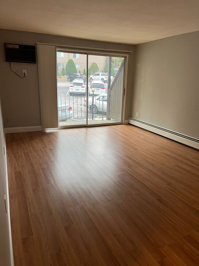 Photo - 17 Silvestri Cir Unit 11