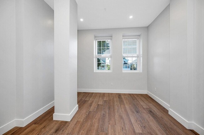 Photo - 241 W 6th St Unit 102