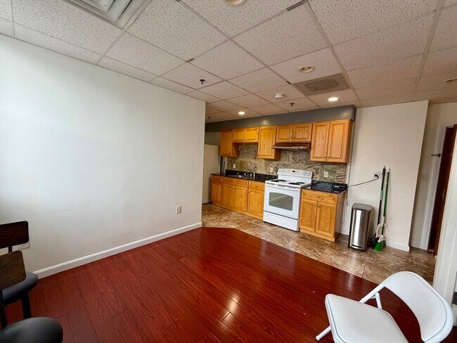 Building Photo - 72 Kneeland St Unit 601