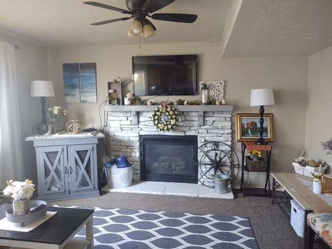 Photo - 1947 W 2250 N