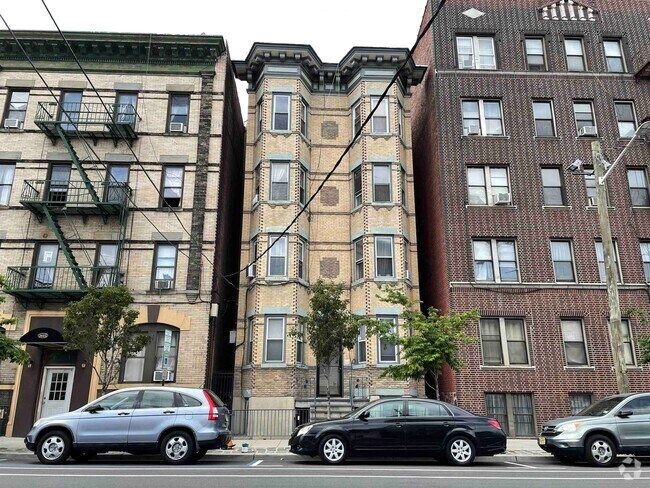 Building Photo - 1619 Palisade Ave Unit 4L Rental
