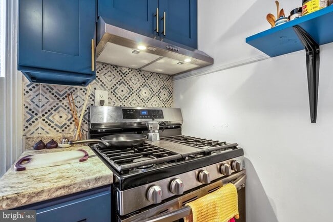 Building Photo - 711 Corinthian Ave Unit 3R